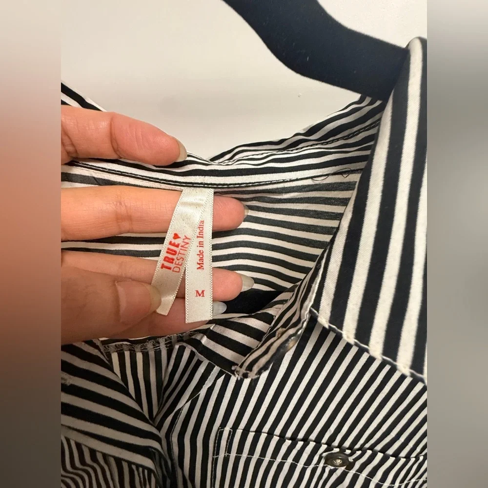 True Destiny Black and White Vertical Stripe Button-Down Shirt M/L - Picture 7 of 8